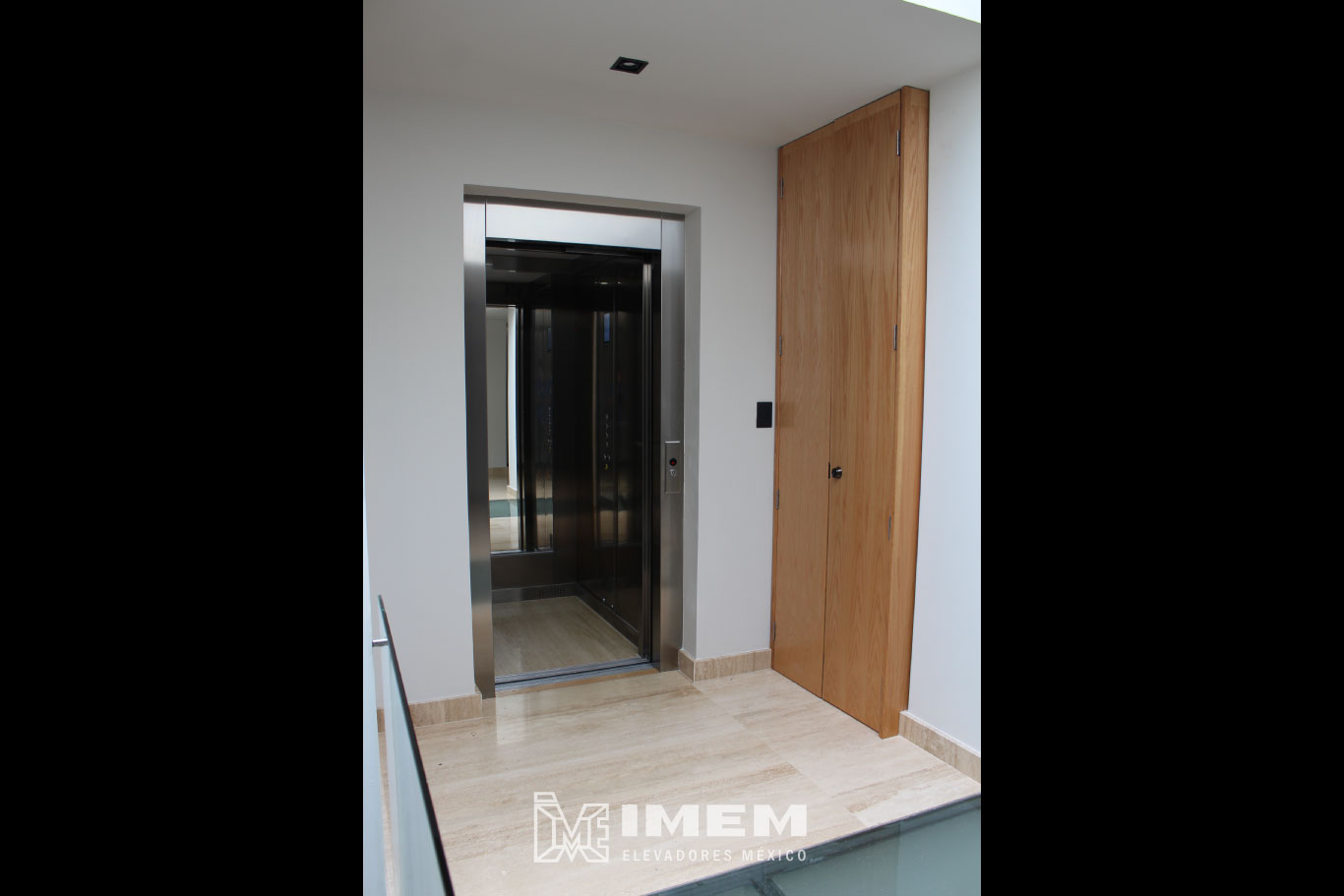 Elevador BIFASICO 220 Volts instalado en México, modelo Silens Pro